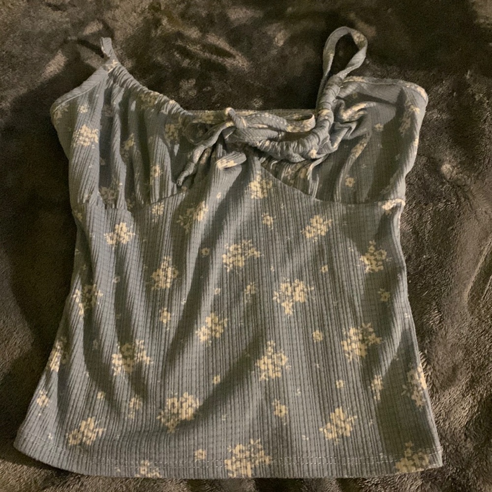 blue with white flower blouse size:xs brand: livi by olivia rae